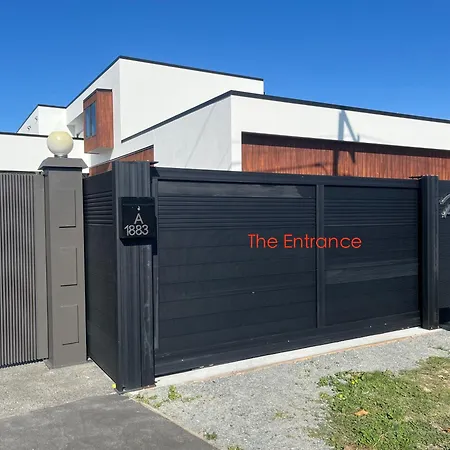 Rabbits Home- Riverside, Separate Courtyard, New 1-Bedroom Hamilton Exterior photo