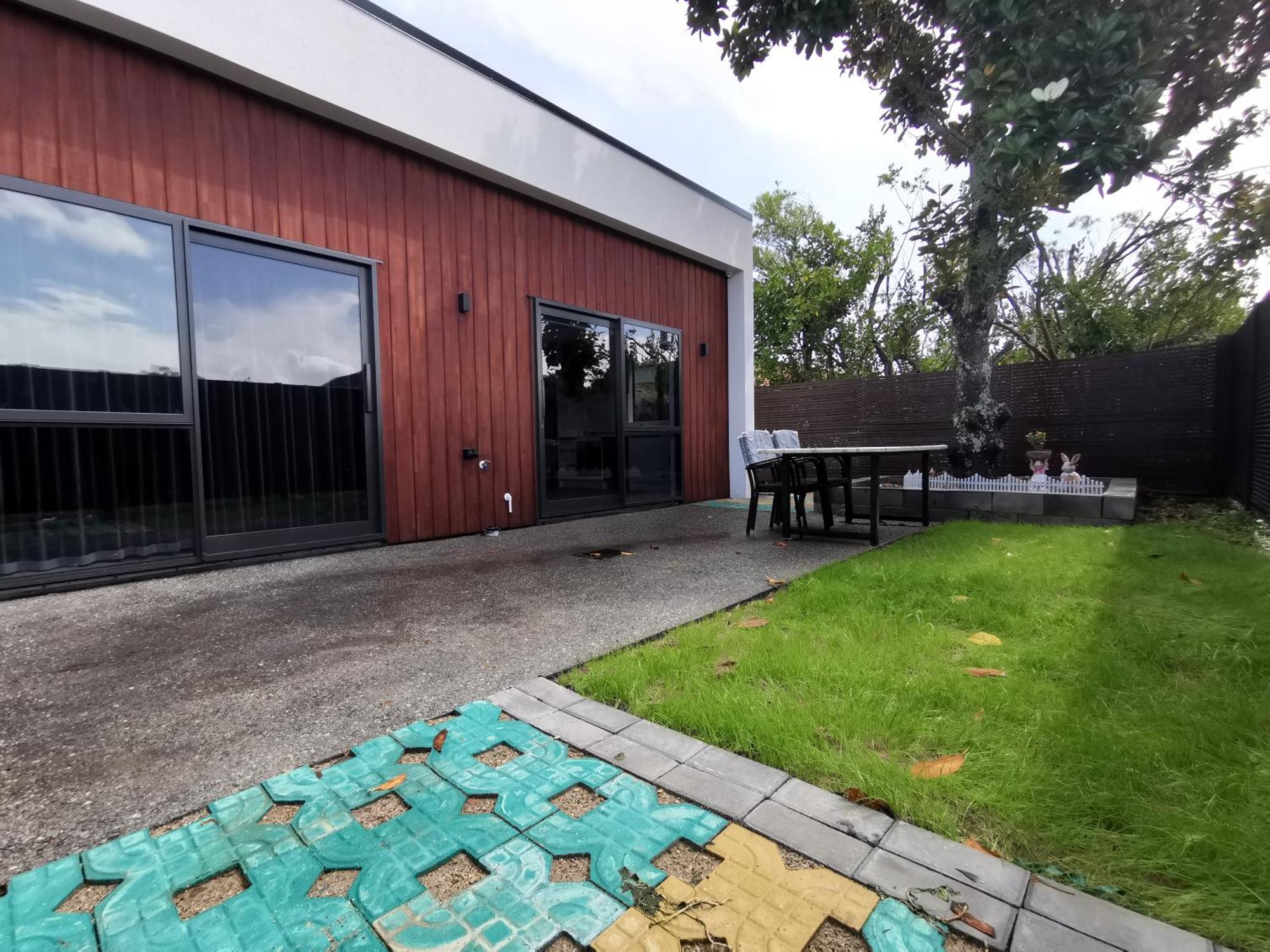 Rabbits Home- Riverside, Separate Courtyard, New 1-bedroom Hamilton
