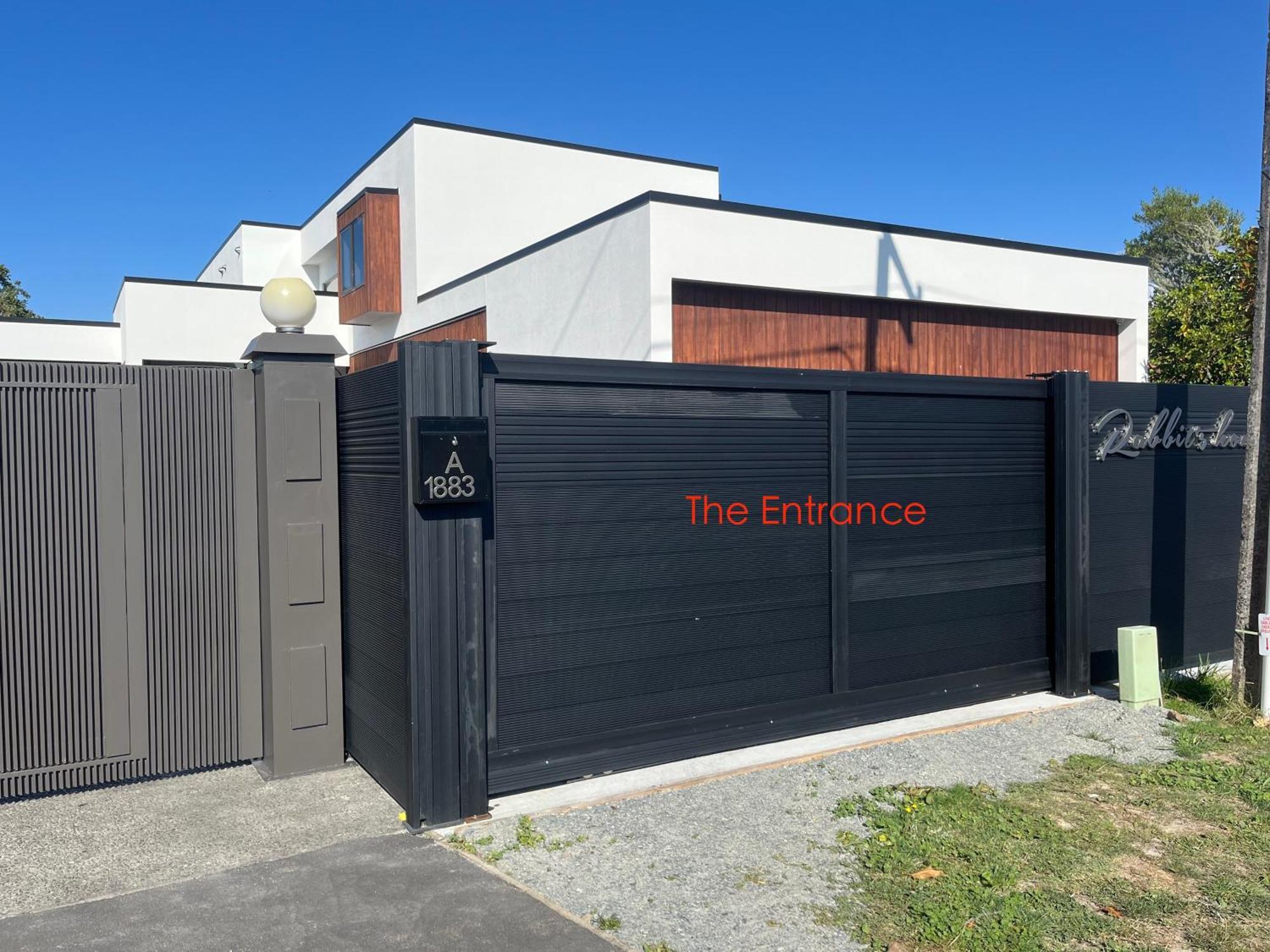 Rabbits Home- Riverside, Separate Courtyard, New 1-bedroom * Hamilton