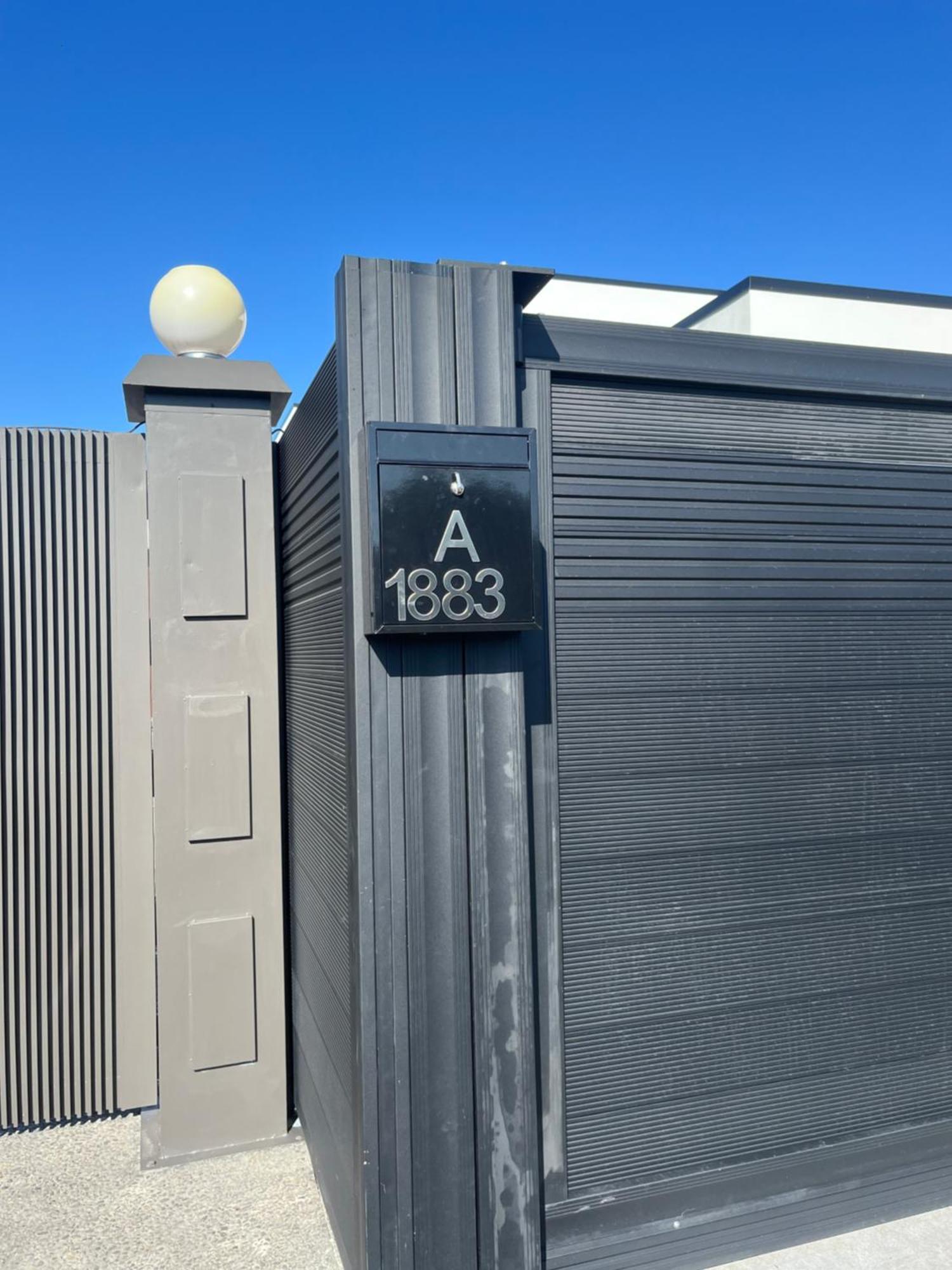 Rabbits Home- Riverside, Separate Courtyard, New 1-bedroom Hamilton